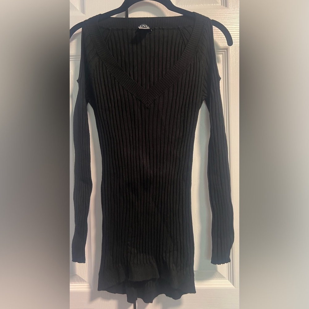 Women's Venus Cold Shoulder Ribbed V Neck Long Sleeved Top